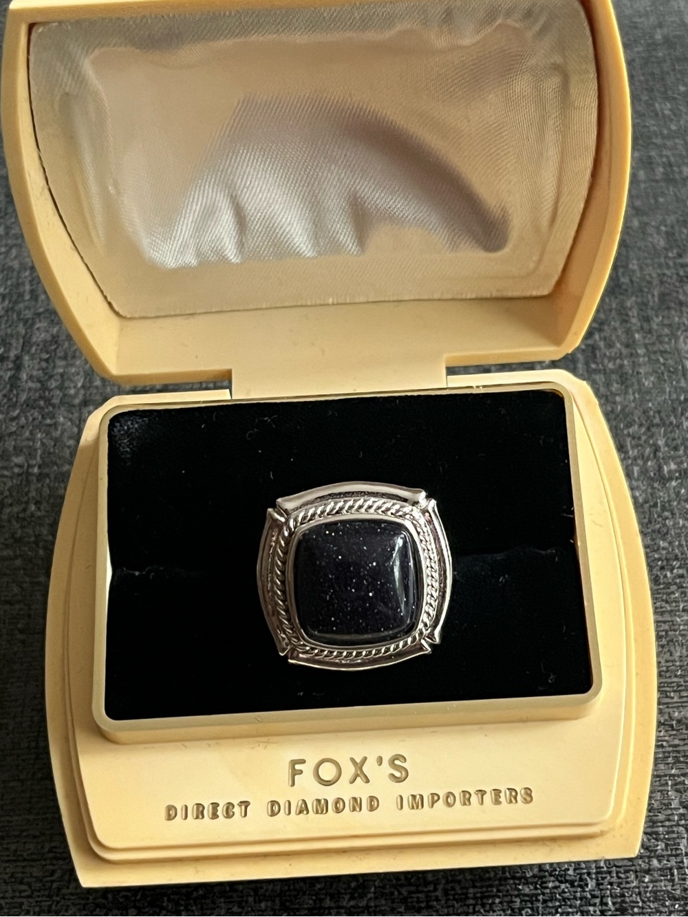 Costume size 8 ring